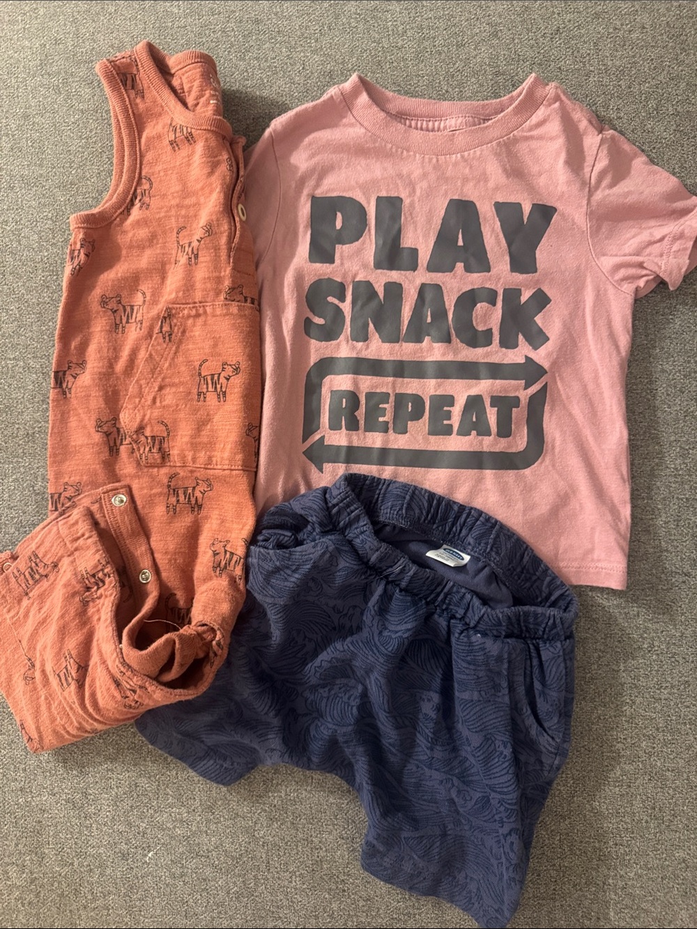 5/$15- Outfit bundle size 12-18 months